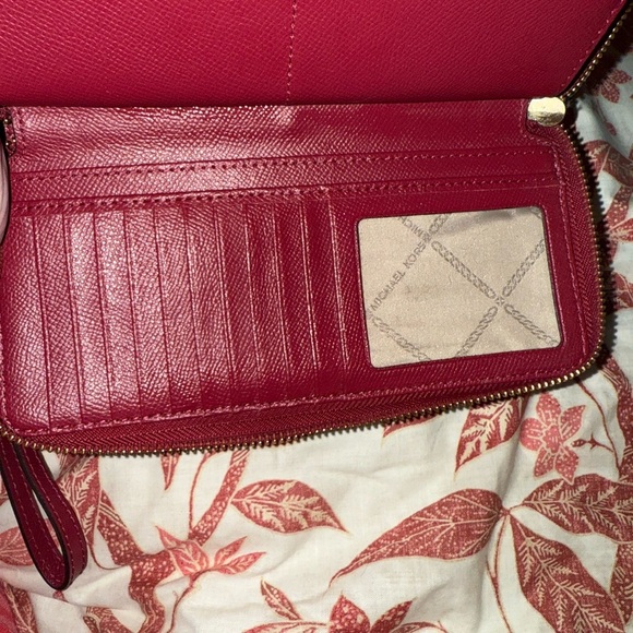 Michael Kors Mercer Leather Tote & wallet - Picture 14 of 16